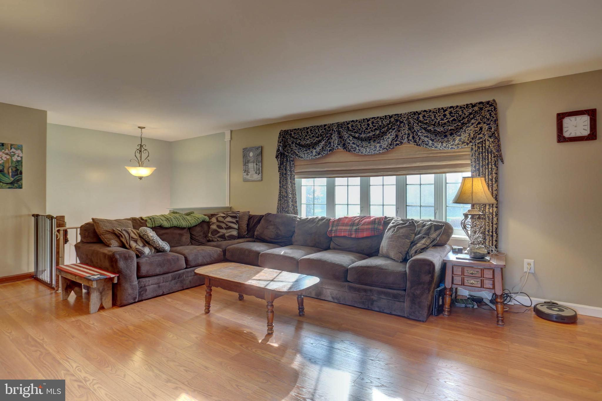26 Fairland Road Manheim, PA 17545 - Photo 4 of 25 Living Room