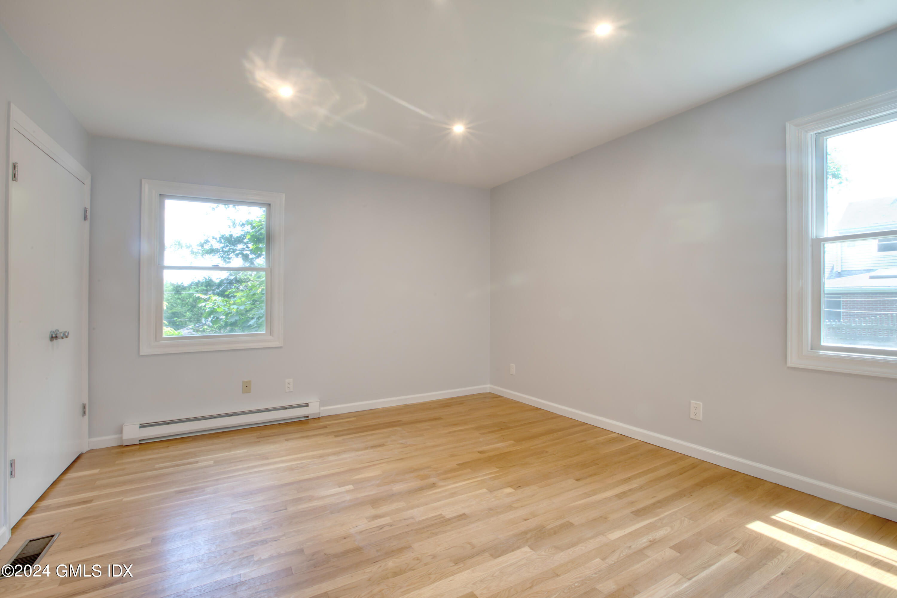 8 Ridge Place, Unit 1 Greenwich, CT 06831 - Photo 16 of 38 PRIMARY BEDROOM