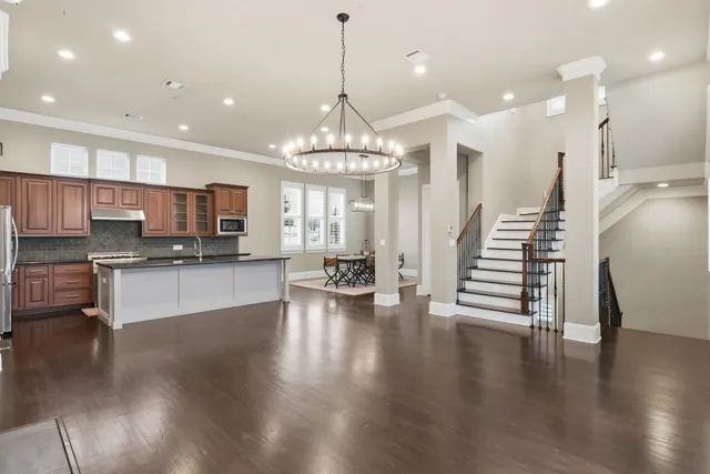 $525,000 | 10933 Upland Park, Houston, TX 77043