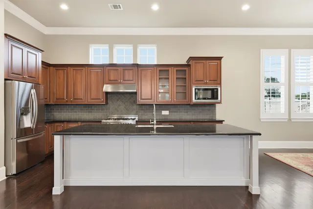 $525,000 | 10933 Upland Park, Houston, TX 77043