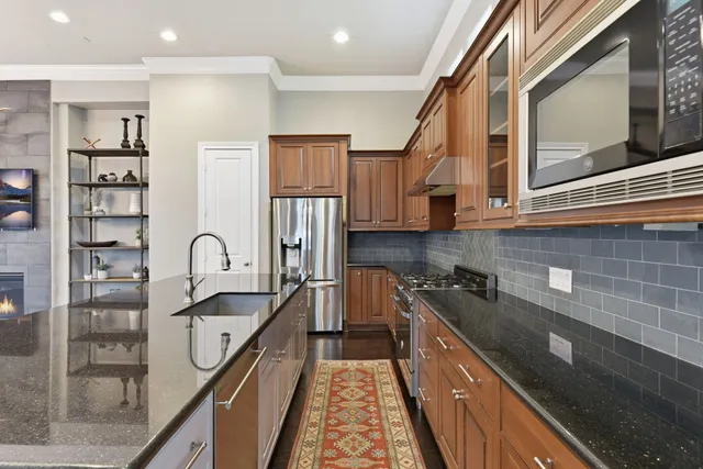 $525,000 | 10933 Upland Park, Houston, TX 77043