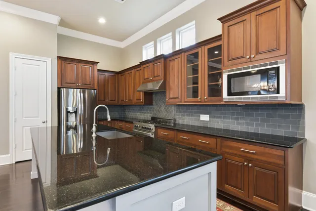 $525,000 | 10933 Upland Park, Houston, TX 77043