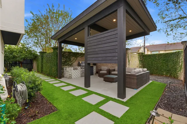 $525,000 | 10933 Upland Park, Houston, TX 77043