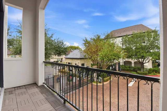 $525,000 | 10933 Upland Park, Houston, TX 77043
