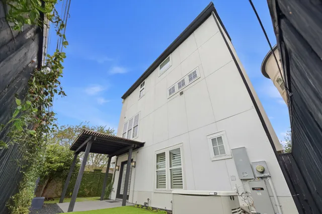 $525,000 | 10933 Upland Park, Houston, TX 77043