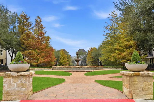 $525,000 | 10933 Upland Park, Houston, TX 77043