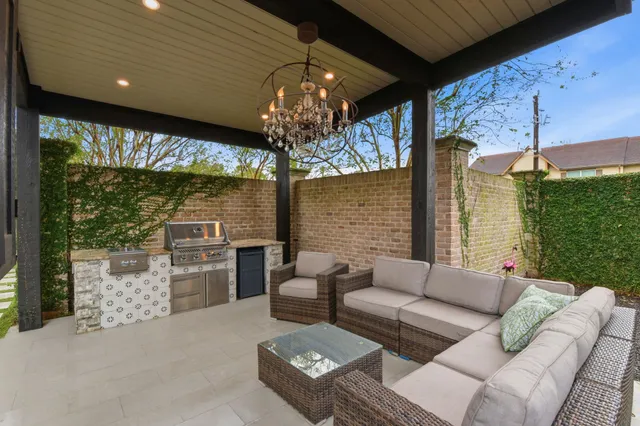 $525,000 | 10933 Upland Park, Houston, TX 77043