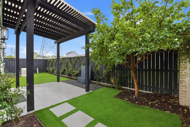 $525,000 | 10933 Upland Park, Houston, TX 77043