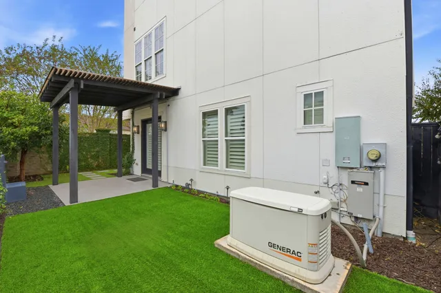 $525,000 | 10933 Upland Park, Houston, TX 77043