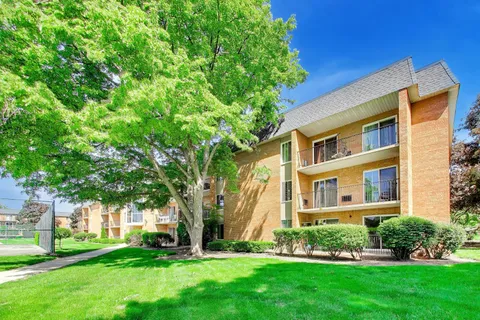 $179,900 | 1056 North Mill Street, Unit 107, Naperville, IL 60563
