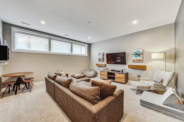 $925,000 | 2730 West Armitage Avenue, Unit 1W, Chicago, IL 60647