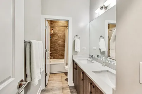 $925,000 | 2730 West Armitage Avenue, Unit 1W, Chicago, IL 60647