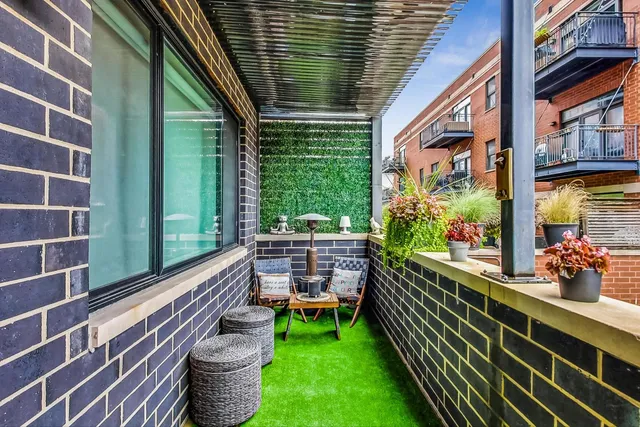 $925,000 | 2730 West Armitage Avenue, Unit 1W, Chicago, IL 60647