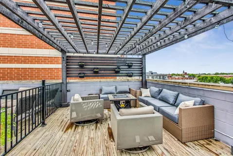 $925,000 | 2730 West Armitage Avenue, Unit 1W, Chicago, IL 60647