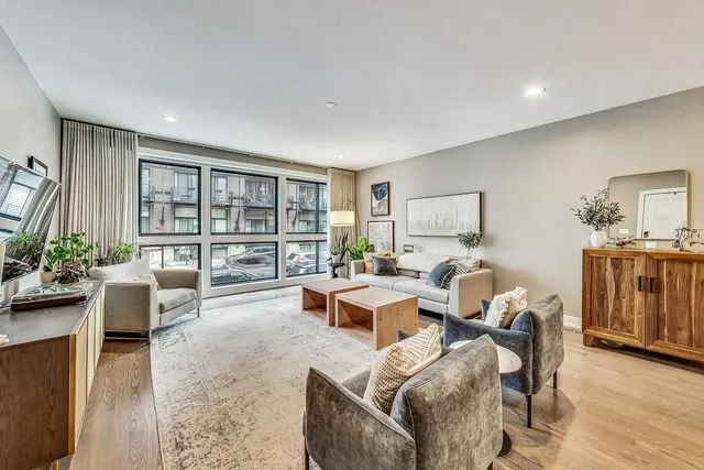 $925,000 | 2730 West Armitage Avenue, Unit 1W, Chicago, IL 60647