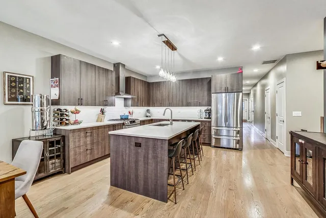 $925,000 | 2730 West Armitage Avenue, Unit 1W, Chicago, IL 60647