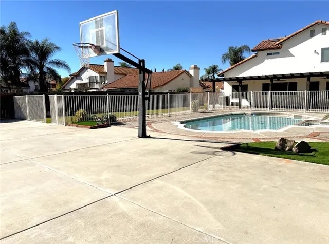 a view of a house with backyard and swimming pool