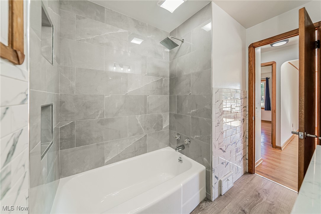 3200 Dentzler Road Parma, OH 44134 - Photo 16 of 32 Full bath