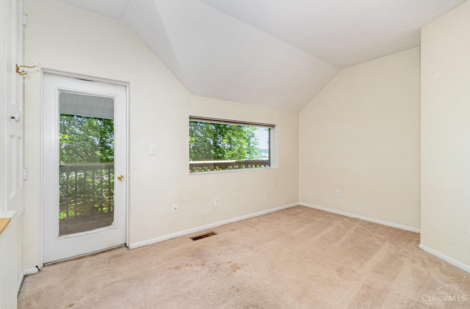 3 Foxhall Court Cincinnati, OH 45219 - Photo 25 of 37 Unit 3, upper level bedroom