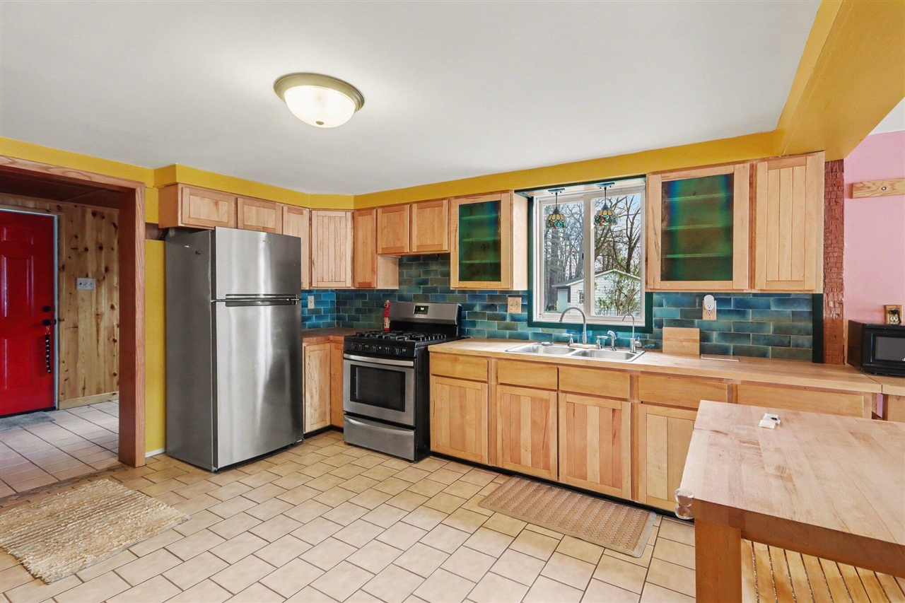 12015 Oakridge Road Plainwell, MI 49080 - Photo 6 of 39
