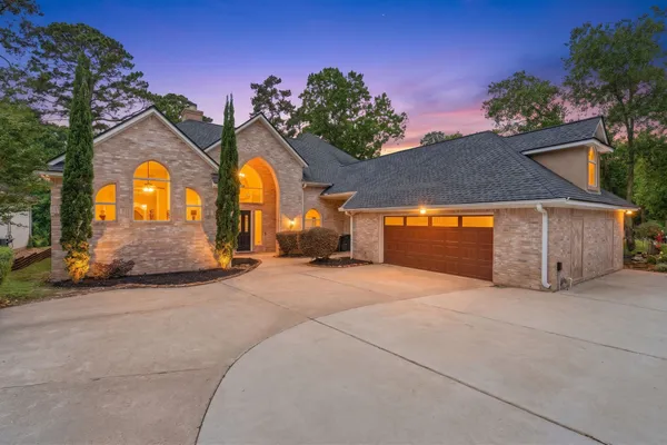 $589,000 | 9 Claridge Court, Conroe, TX 77304