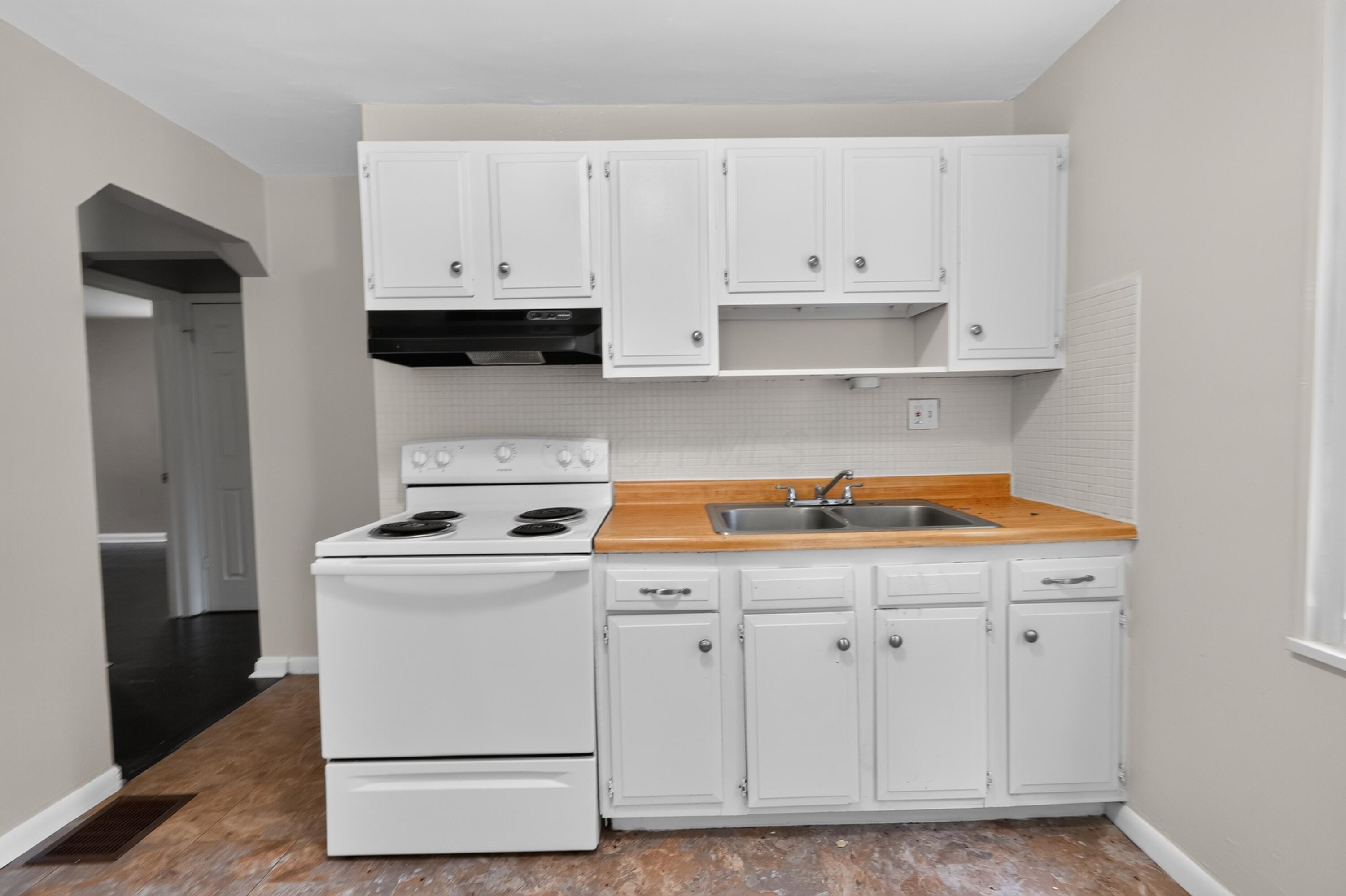 852 South Hampton Road Columbus, OH 43227 - Photo 14 of 31 18_852_S_Hampton_Rd-Kitchen-n-22