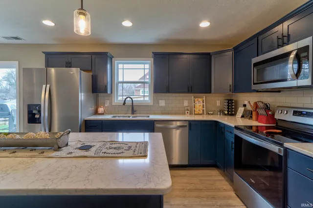 $452,000 | 5555 Hillside Trail, Newburgh, IN 47630