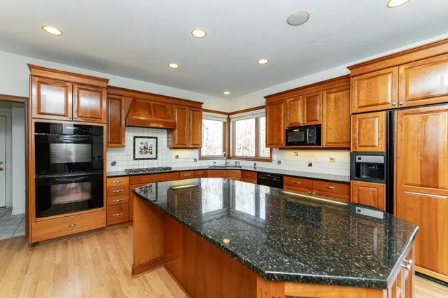 $1,100,000 | 75 River Bluff Place Northwest, Rochester, MN 55901