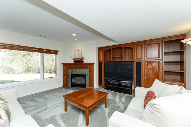 $1,100,000 | 75 River Bluff Place Northwest, Rochester, MN 55901