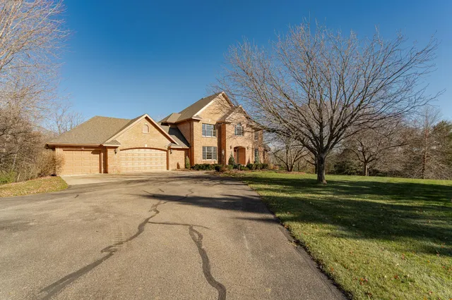 $1,100,000 | 75 River Bluff Place Northwest, Rochester, MN 55901