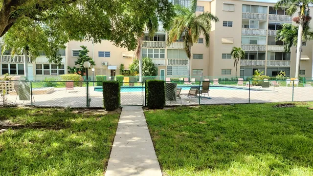 $1,850 | 218 Northeast 12th Avenue, Unit 506, Hallandale Beach, FL 33009