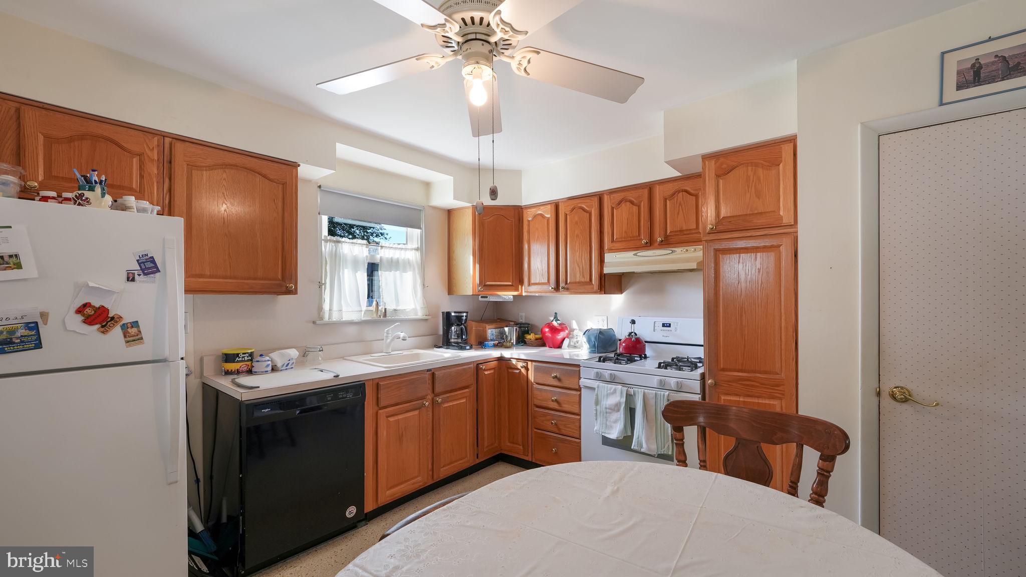 1075 Roberts Road Warminster, PA 18974 - Photo 10 of 25 Gallery Image 10