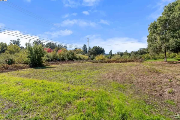 $1,149,000 | 2103 Peachland Avenue, Sebastopol, CA 95472