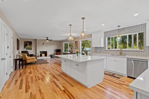 $1,149,000 | 2103 Peachland Avenue, Sebastopol, CA 95472