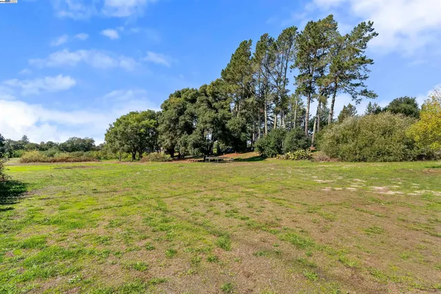 $1,199,500 | 2103 Peachland Avenue, Sebastopol, CA 95472