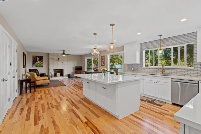 $1,199,500 | 2103 Peachland Avenue, Sebastopol, CA 95472