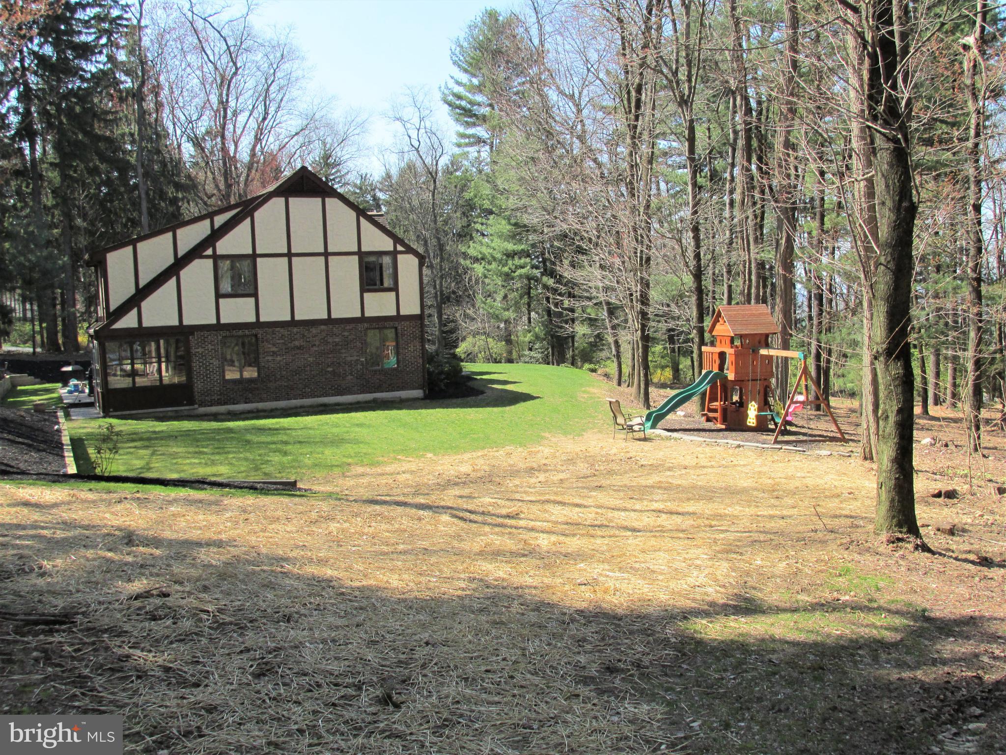 400 Arrowhead Trail Reading, PA 19608 - Photo 2 of 28 Side to NW