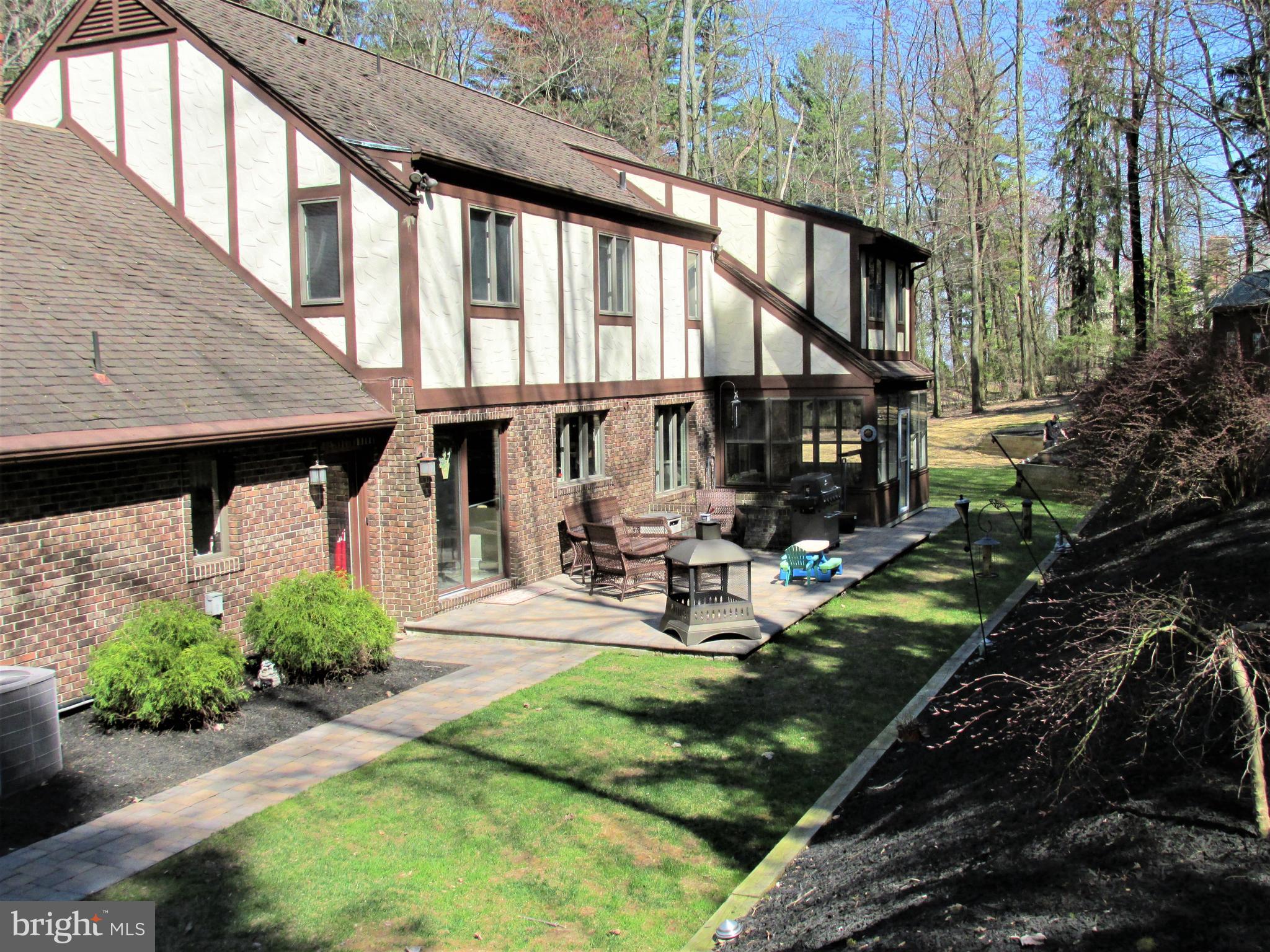 400 Arrowhead Trail Reading, PA 19608 - Photo 3 of 28 Rear to East
