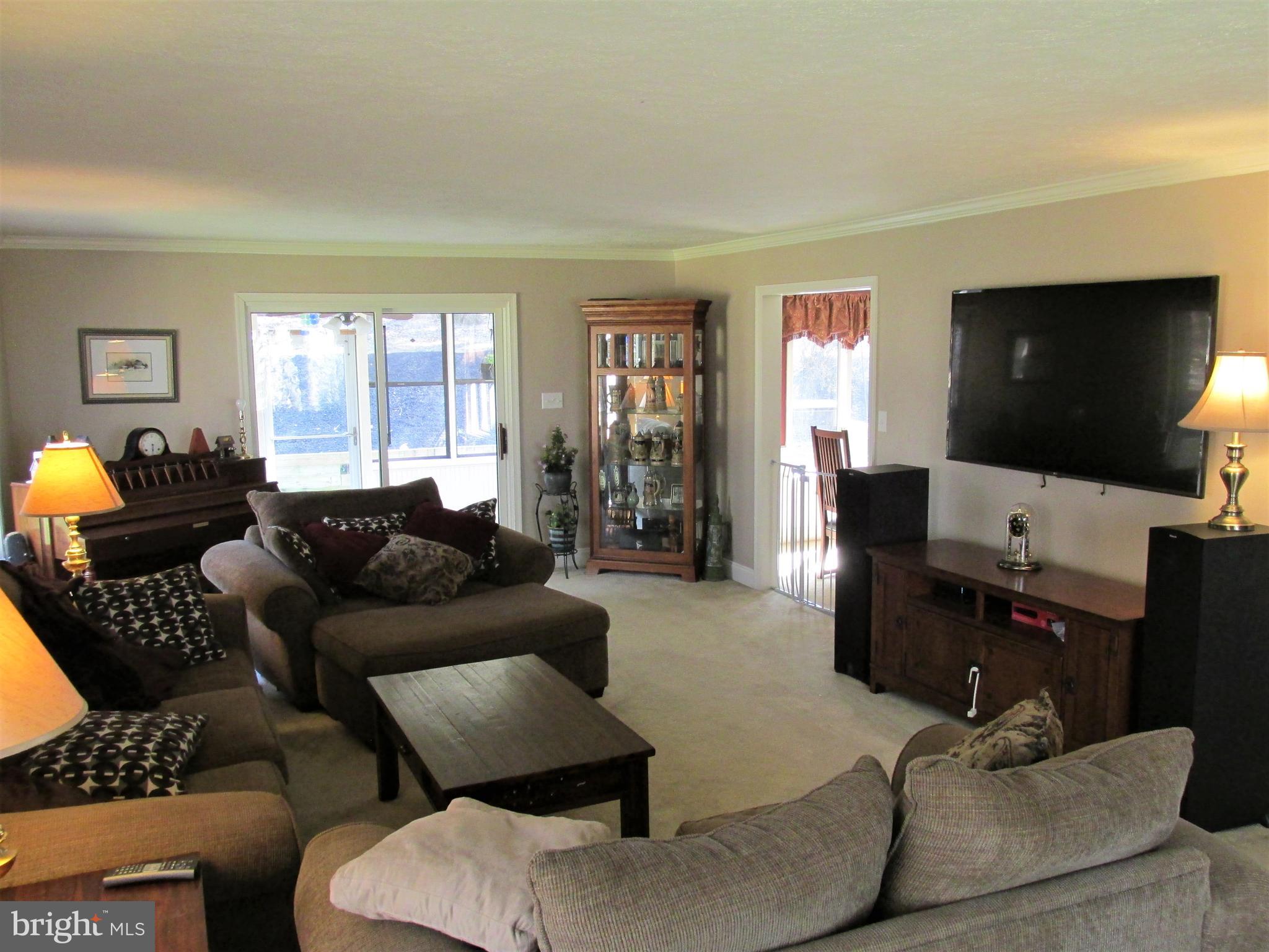 400 Arrowhead Trail Reading, PA 19608 - Photo 5 of 28 Living Room
