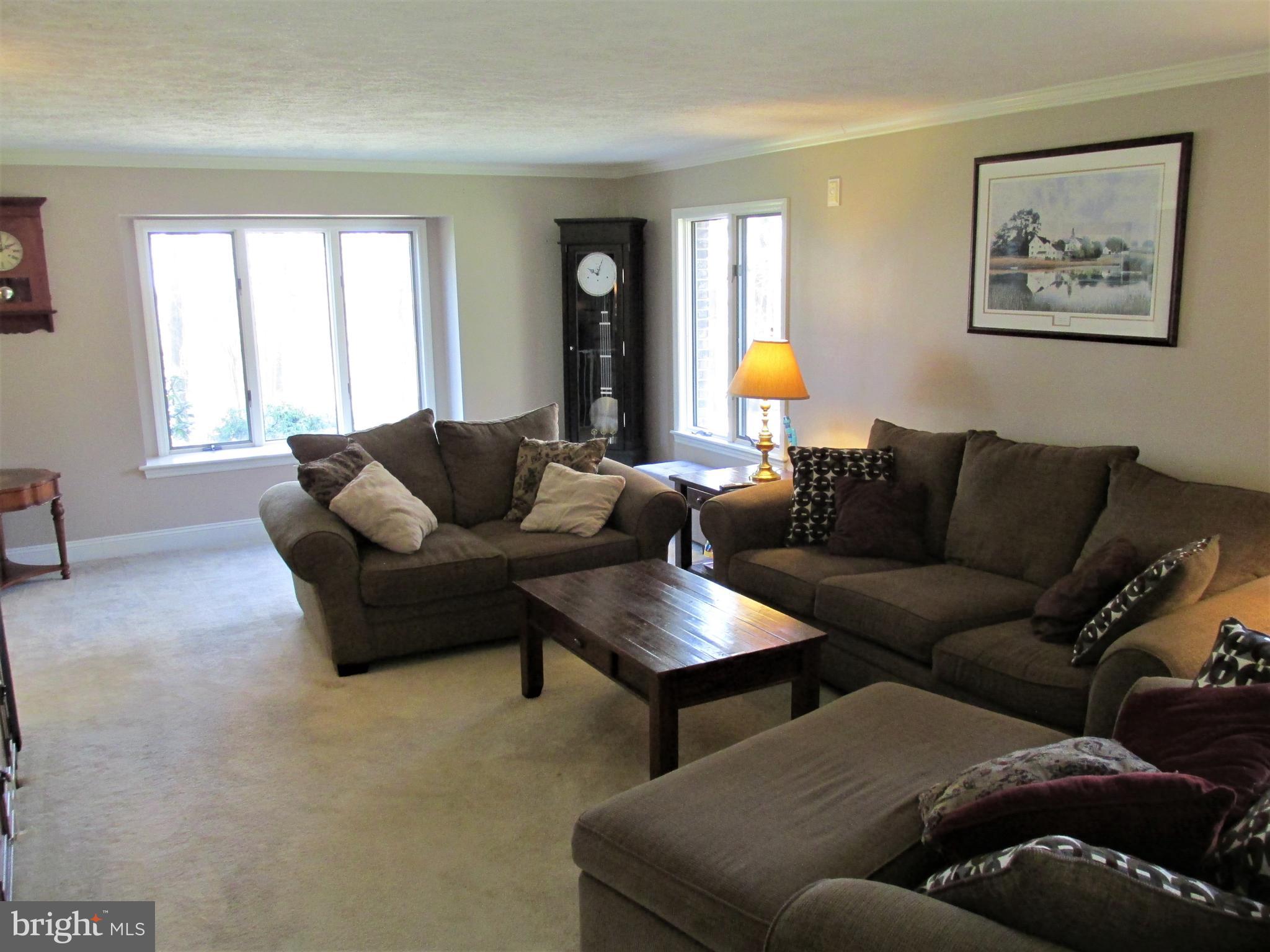 400 Arrowhead Trail Reading, PA 19608 - Photo 6 of 28 Living Room