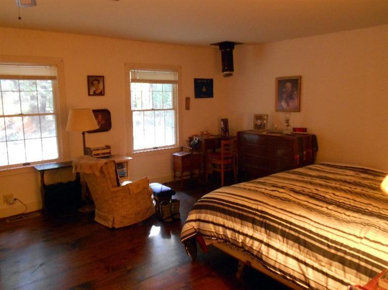5001 Takilma Road Cave Junction, OR 97523 - Photo 13 of 27 Large master bedroom