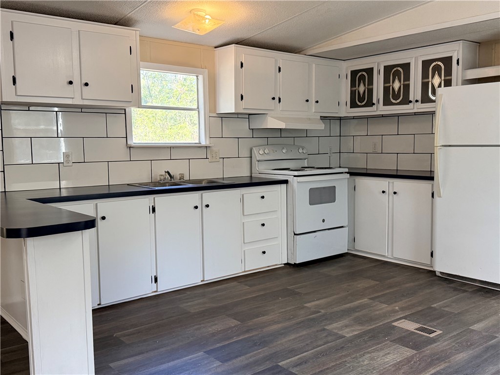 1814 Killingsworth Road Jesup, GA 31545 - Photo 7 of 20