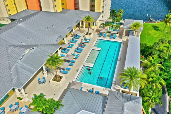 $9,500 | 2640 Lake Shore Drive, Unit 1716, Riviera Beach, FL 33404