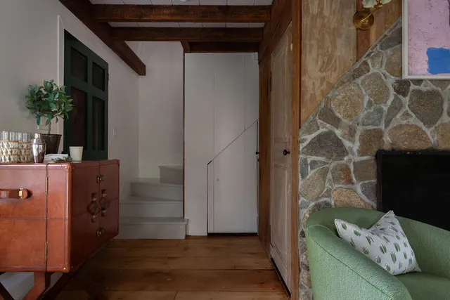 a view of entryway and hall