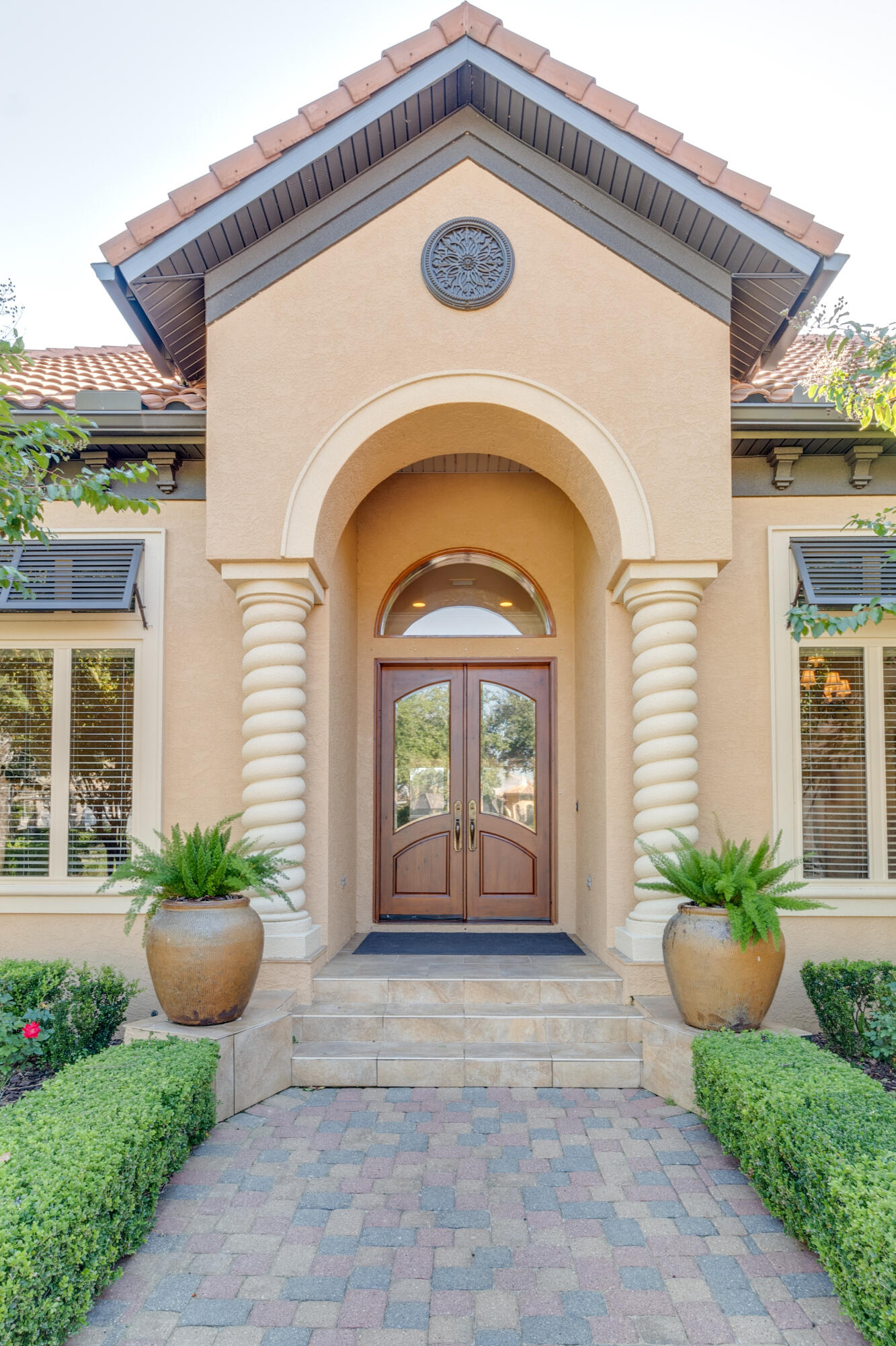 473 Captains Circle Destin, FL 32541 - Photo 11 of 64 a front view of a house