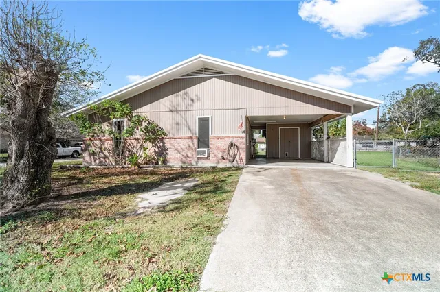 a view of a house with entertaining space