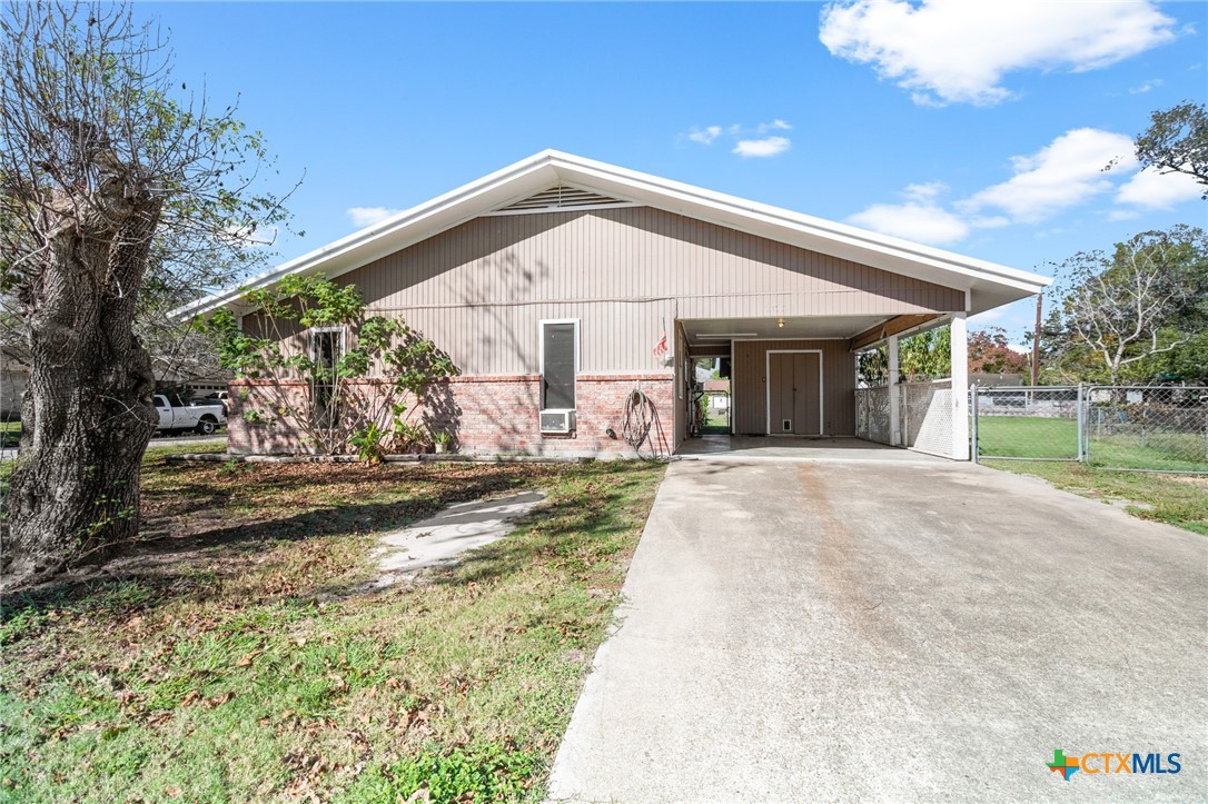 614 Sarah Street Edna, TX 77957 - Photo 5 of 19 a view of a house with entertaining space