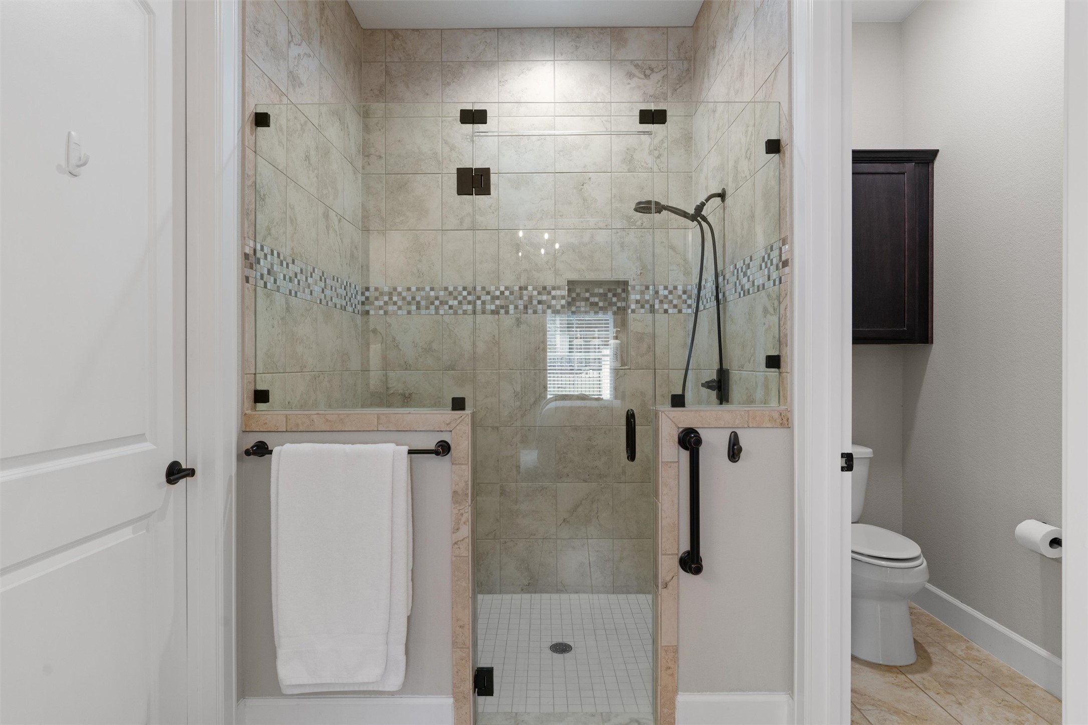 313 Racing Oak Loop San Marcos, TX 78666 - Photo 23 of 39 shower with bath water closet