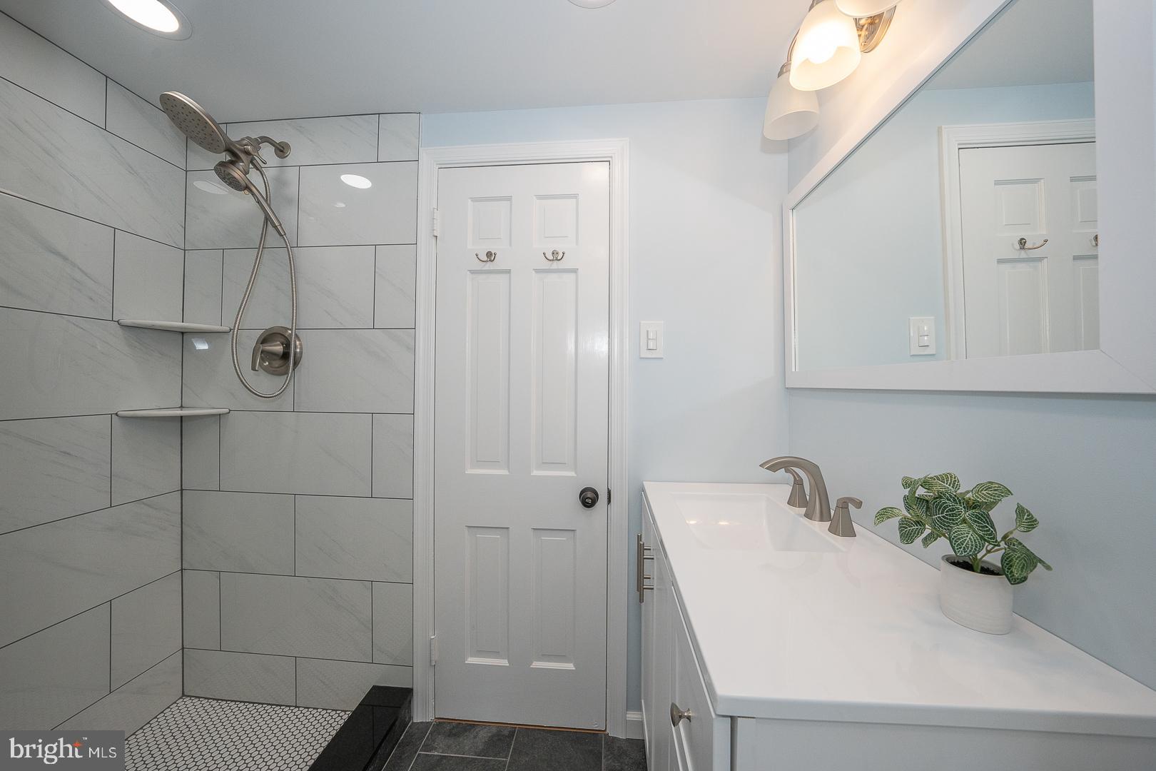 746 Mancill Road Wayne, PA 19087 - Photo 30 of 46 Second floor full bath