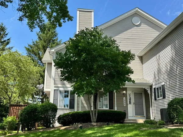 $275,000 | 1332 Sandhurst Lane, Unit A, South Elgin, IL 60177